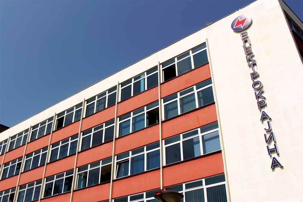 Осуда политичке представе, Управа у контакту са мјештанима